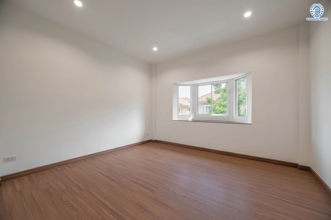 บ้านมือสองตกแต่งใหม่ โครงการ บ้านอาภา2 ปิ่นเกล้า-สวนผัก เนื้อที่ 61 ตร.ว. ฟังก์ชัน 3 ห้องนอน 3 ห้องน้ำ จอดรถได้ 2 คัน บนทำเลเดินทางสะดวก เชื่อมต่อหลายเส้นทาง ใกล้รถไฟฟ้าสายสีแดง "สถานีบางบำหรุ"